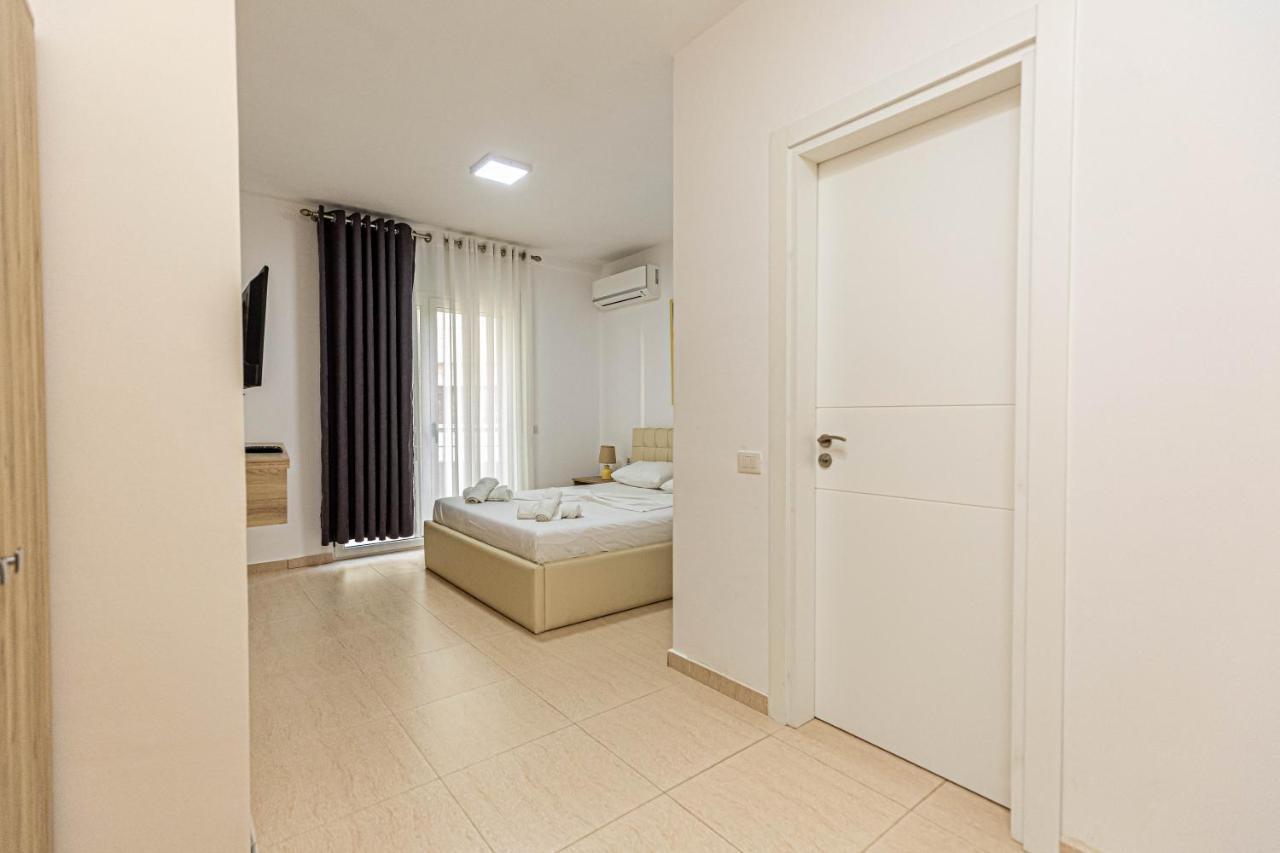 Jordan'S Hotel Vlore Exterior photo